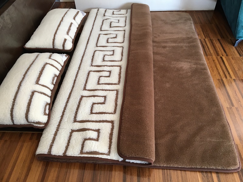 Pościel z wełny Camel Ciemny + Merynos Tumbler Greka 160x200 + Podkład wełniany