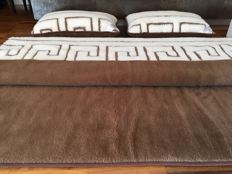Pościel z wełny Camel Ciemny + Merynos Tumbler Greka 160x200 + Podkład wełniany