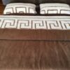 Pościel z wełny Camel Ciemny + Merynos Tumbler Greka 160x200 + Podkład wełniany