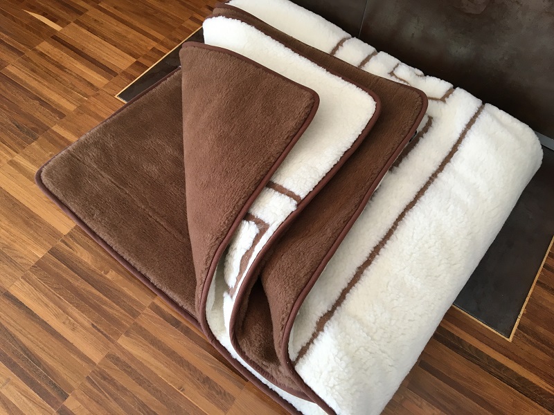 Pościel z wełny Camel Ciemny + Merynos Tumbler Greka 160x200 + Podkład wełniany