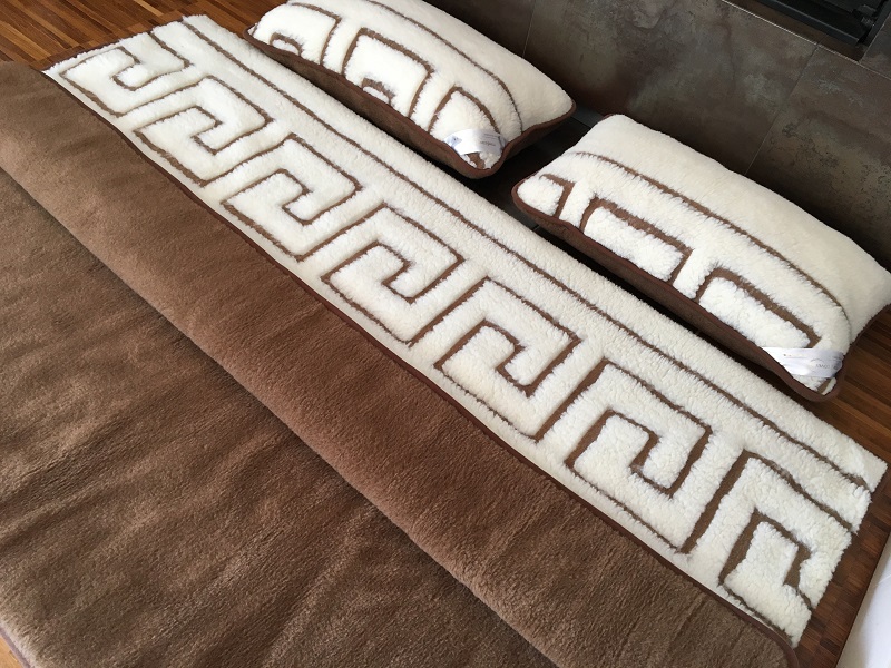 Pościel z wełny Camel Ciemny + Merynos Tumbler Greka 160x200 + Podkład wełniany