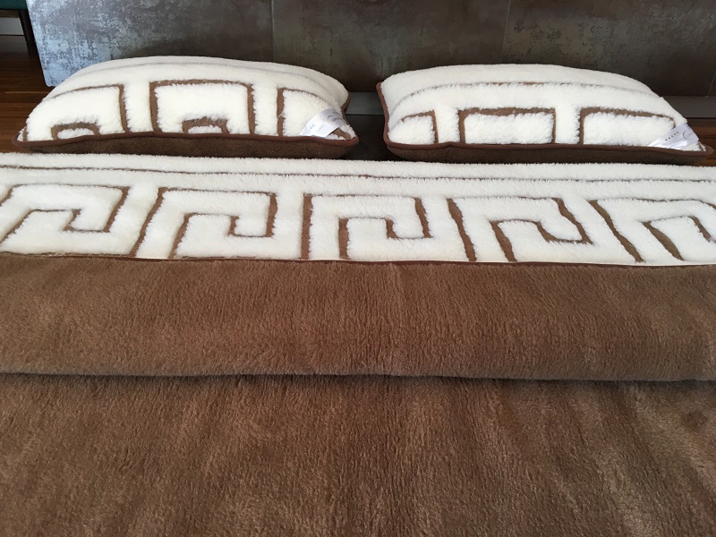 Pościel z wełny Camel Ciemny + Merynos Tumbler Greka 160x200 + Podkład wełniany