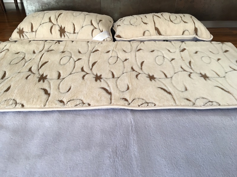 Pościel z wełny Alpaki Alpina Camel Rampicanti 240x200 + Podkład wełniany