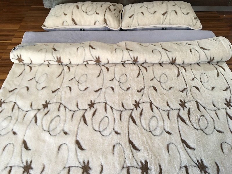 Pościel z wełny Alpaki Alpina Camel Rampicanti 240x200 + Podkład wełniany