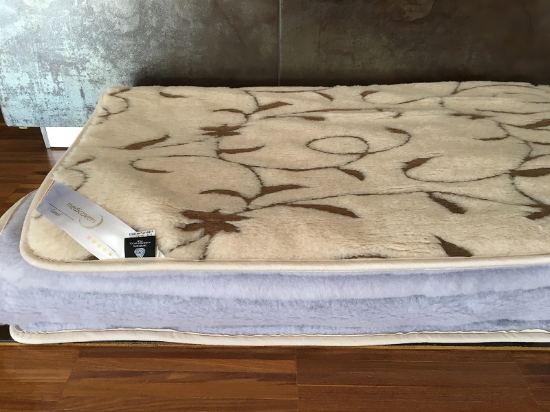 Pościel z wełny Alpaki Alpina Camel Rampicanti 240x200 + Podkład wełniany