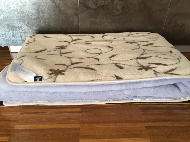 Pościel z wełny Alpaki Alpina Camel Rampicanti 240x200 + Podkład wełniany