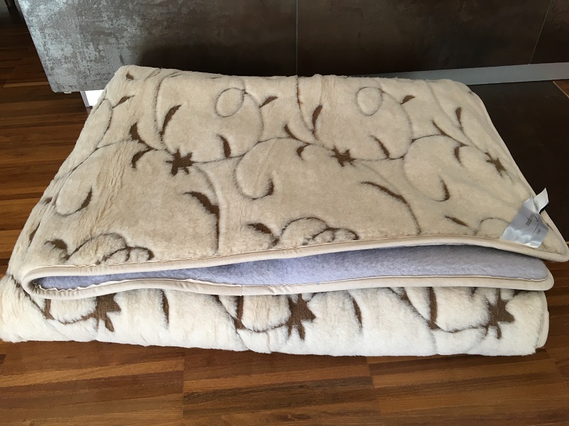 Pościel z wełny Alpaki Alpina Camel Rampicanti 240x200 + Podkład wełniany