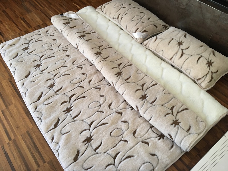 Pościel z wełny Camel Jasny Rampicanti + Kaszmir Caro 220x200 + Podkład wełniany