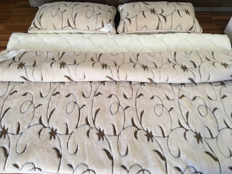 Pościel z wełny Camel Jasny Rampicanti + Kaszmir Caro 220x200 + Podkład wełniany