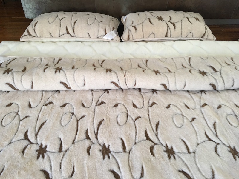 Pościel z wełny Camel Jasny Rampicanti + Kaszmir Caro 220x200 + Podkład wełniany