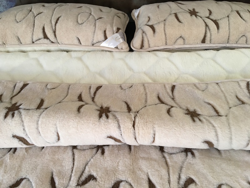 Pościel z wełny Camel Jasny Rampicanti + Kaszmir Caro 220x200 + Podkład wełniany