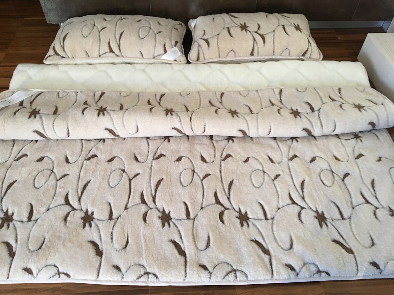 Pościel z wełny Camel Jasny Rampicanti + Kaszmir Caro 220x200 + Podkład wełniany