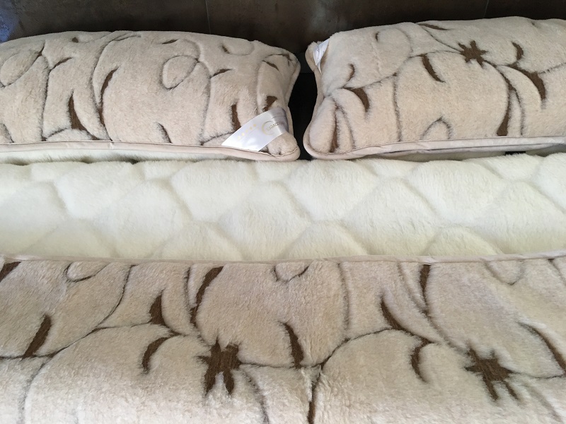 Pościel z wełny Camel Jasny Rampicanti + Kaszmir Caro 220x200 + Podkład wełniany