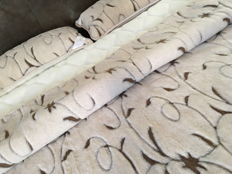 Pościel z wełny Camel Jasny Rampicanti + Kaszmir Caro 220x200 + Podkład wełniany