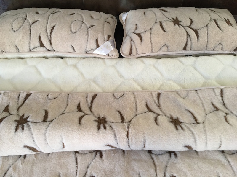 Pościel z wełny Camel Jasny Rampicanti + Kaszmir Caro 220x200 + Podkład wełniany