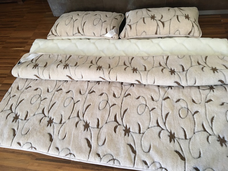 Pościel z wełny Camel Jasny Rampicanti + Kaszmir Caro 220x200 + Podkład wełniany
