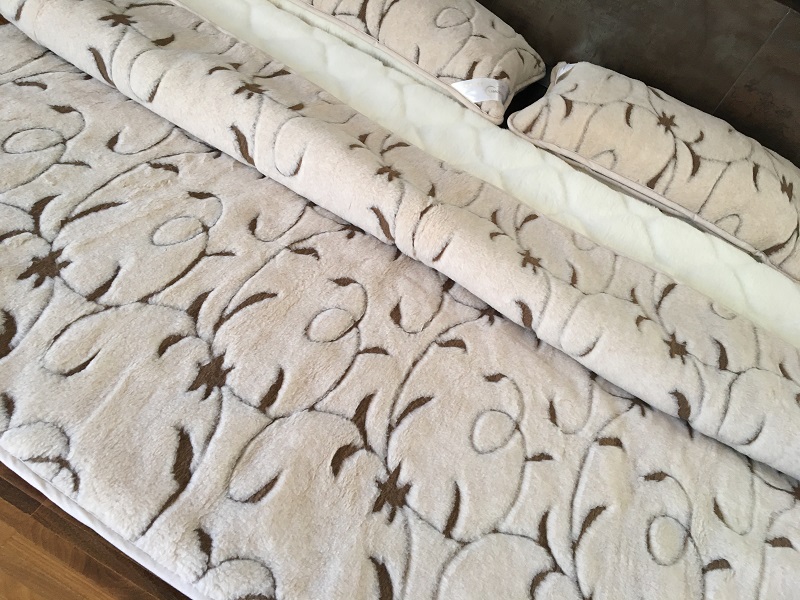 Pościel z wełny Camel Jasny Rampicanti + Kaszmir Caro 220x200 + Podkład wełniany