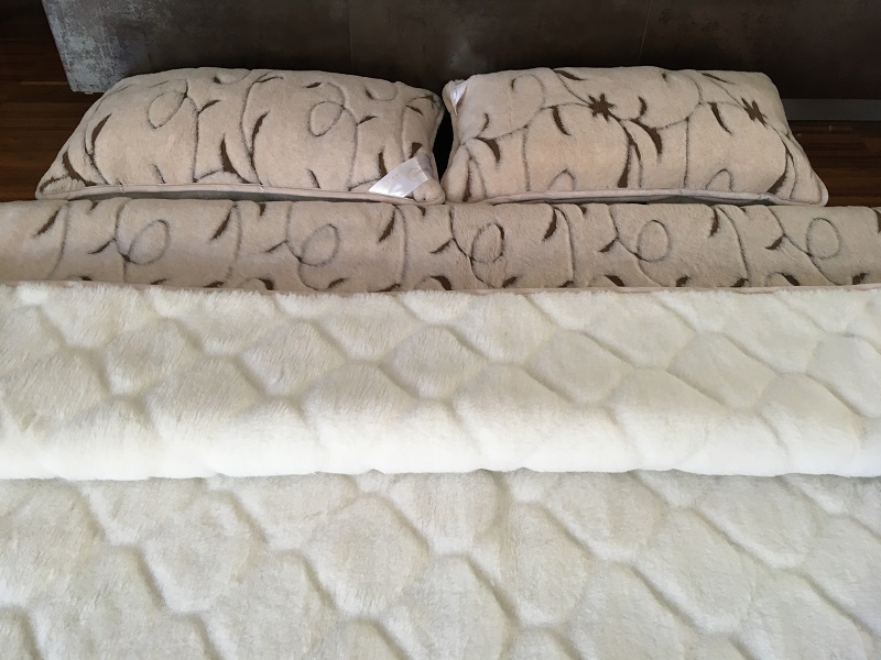 Pościel z wełny Camel Jasny Rampicanti + Kaszmir Caro 220x200 + Podkład wełniany