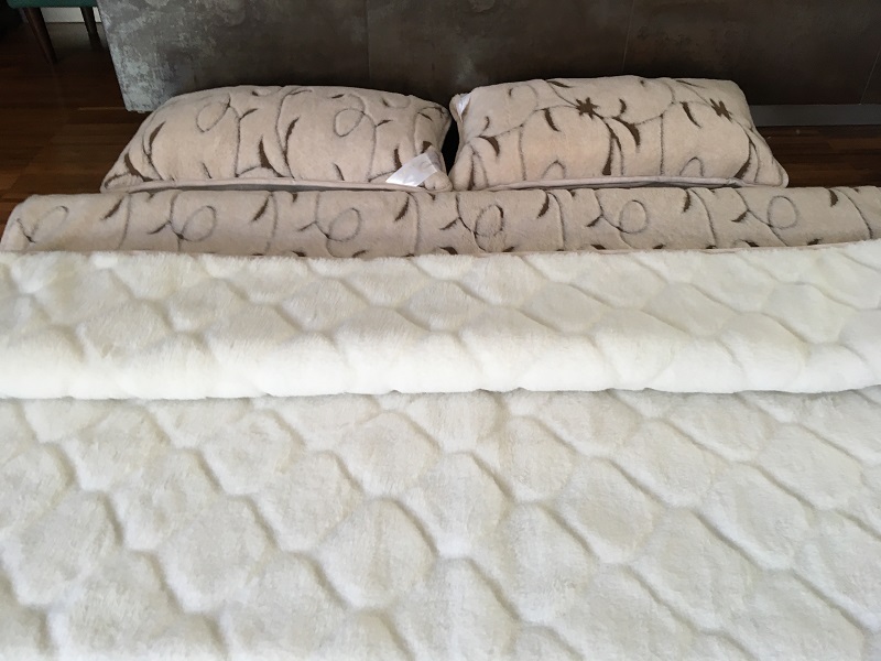 Pościel z wełny Camel Jasny Rampicanti + Kaszmir Caro 220x200 + Podkład wełniany