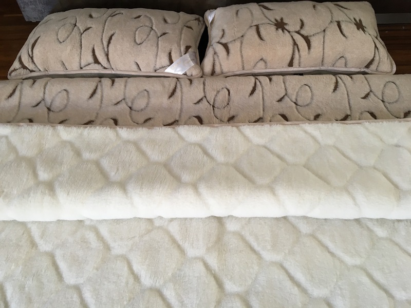 Pościel z wełny Camel Jasny Rampicanti + Kaszmir Caro 220x200 + Podkład wełniany