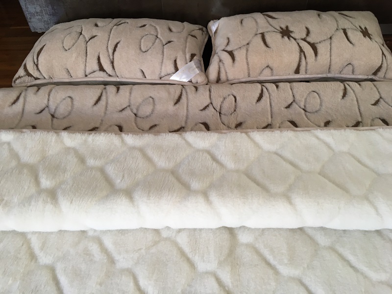 Pościel z wełny Camel Jasny Rampicanti + Kaszmir Caro 220x200 + Podkład wełniany