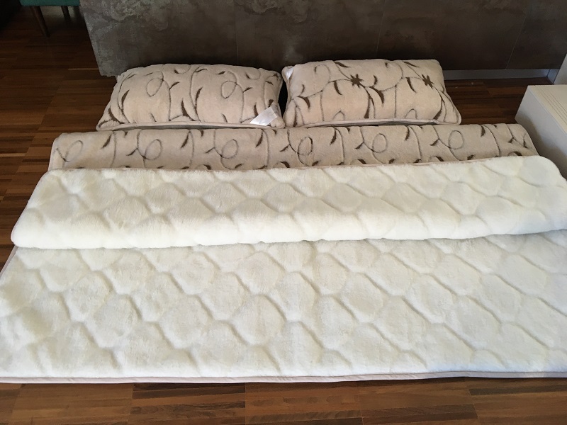 Pościel z wełny Camel Jasny Rampicanti + Kaszmir Caro 220x200 + Podkład wełniany