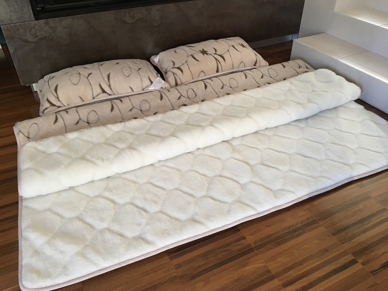 Pościel z wełny Camel Jasny Rampicanti + Kaszmir Caro 220x200 + Podkład wełniany