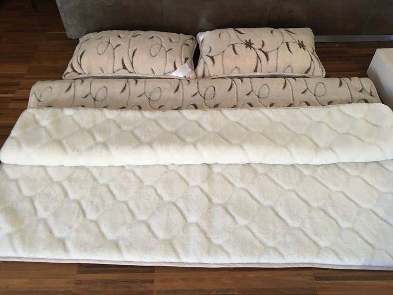 Pościel z wełny Camel Jasny Rampicanti + Kaszmir Caro 220x200 + Podkład wełniany