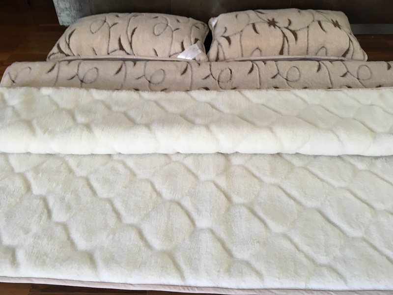 Pościel z wełny Camel Jasny Rampicanti + Kaszmir Caro 220x200 + Podkład wełniany