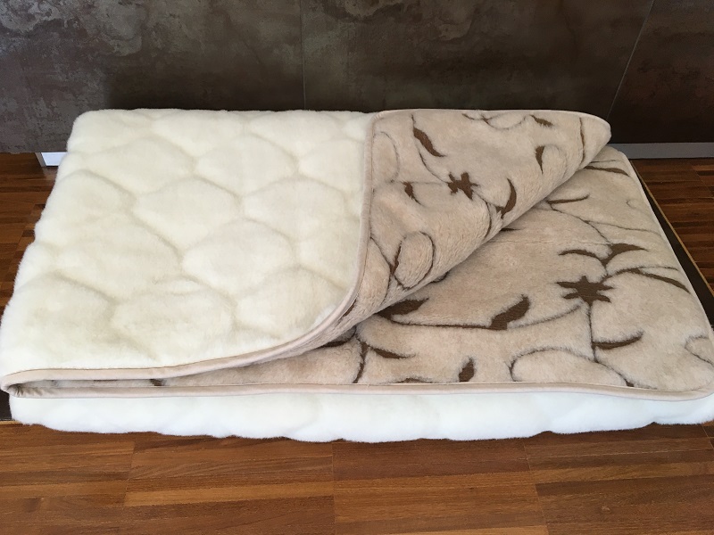 Pościel z wełny Camel Jasny Rampicanti + Kaszmir Caro 220x200 + Podkład wełniany