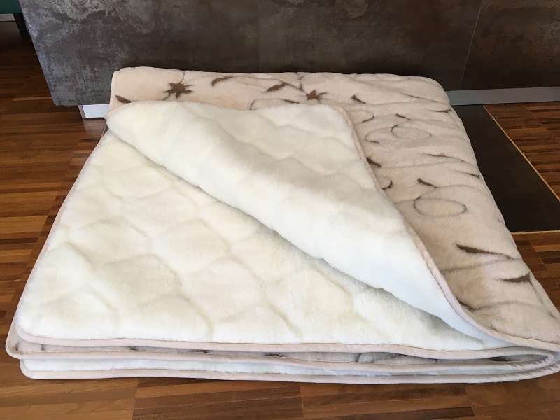 Pościel z wełny Camel Jasny Rampicanti + Kaszmir Caro 220x200 + Podkład wełniany