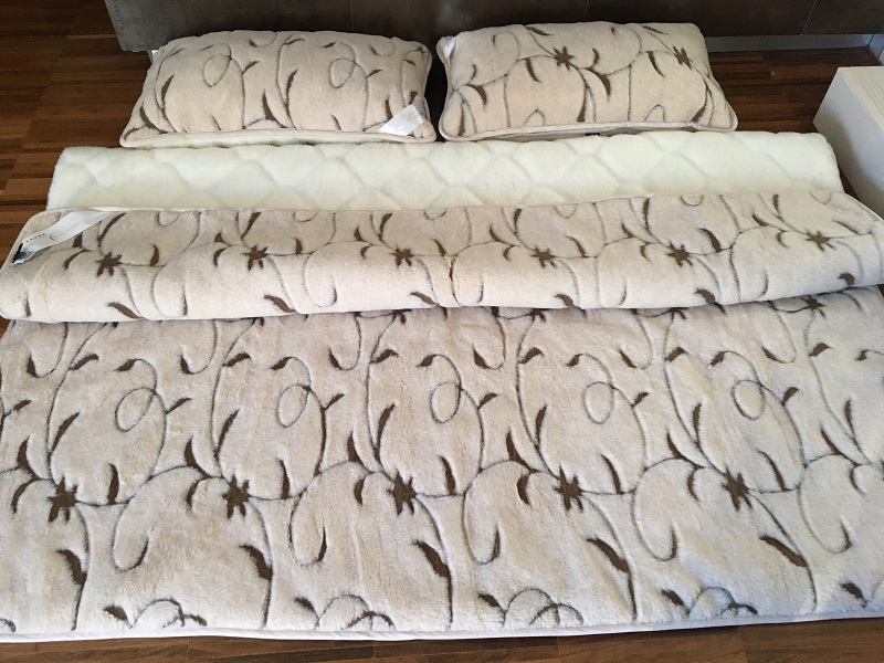 Pościel z wełny Camel Jasny Rampicanti + Kaszmir Caro 220x200 + Podkład wełniany