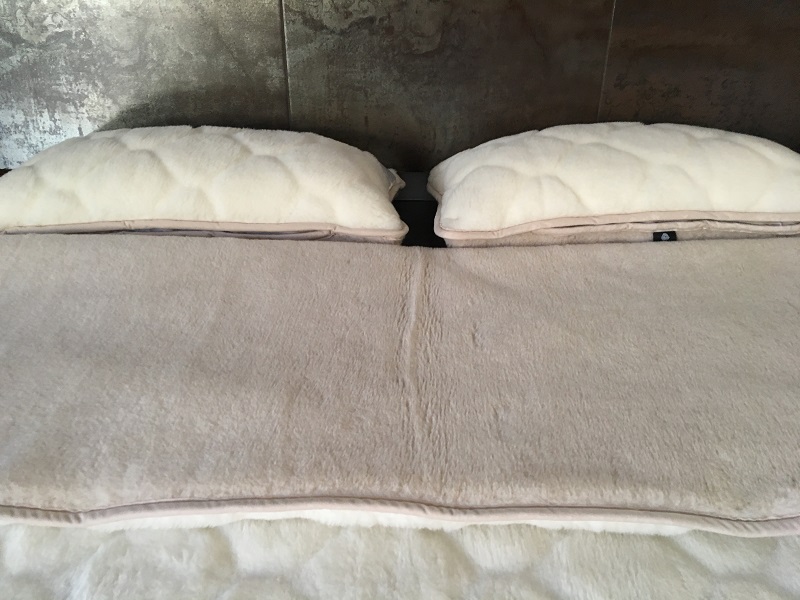 Pościel z wełny Camel Jasny + Kaszmir Caro 160x200 + Materac wełniany