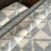 Posciel-welniana-alpaka-triangolialpaka-jasna-caro-140x200-4 Pościel z wełny Alpaki Silver Caro Alpaka Triangoli 140x200