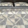 Posciel-welniana-alpaka-triangolialpaka-silver-gladka-160x200-3 Pościel z wełny Alpaki Silver Alpaka Triangoli 180x200