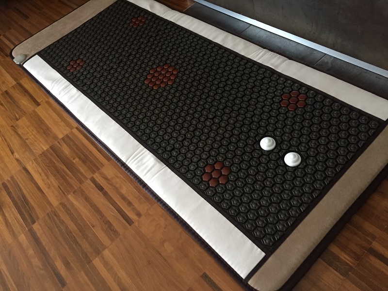 Mata Turmalinowa HEXAGON NOBLE 80x190 cm Kolekcja 2025 Super Jakość Kamieni ! Ekskluzywne Wykończenie ! Nowe Zgrabne Piloty z czasomierzem - Cena Katalogowa 4890 złotych (st.m.1 )