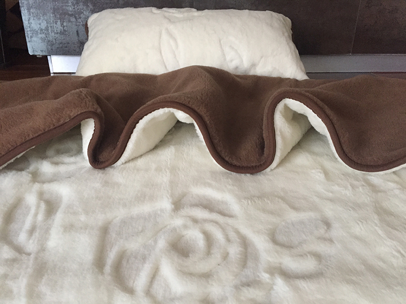 1 Pościel z wełny Camel Ciemny + Kaszmir Róża 140x200 + Materac wełniany