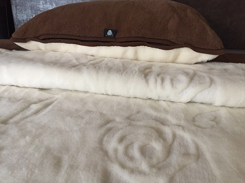 27 Pościel z wełny Camel Ciemny + Kaszmir Róża 140x200 + Materac wełniany