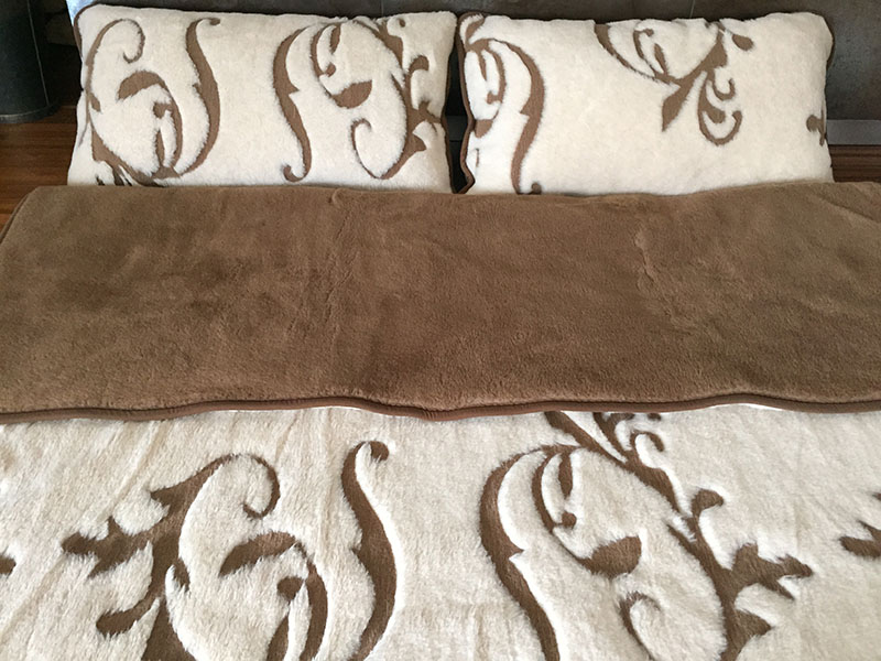 12 Pościel wełniana Camel z wełny wielbłądziej Szlachecka 200x200 + Materac wełniany