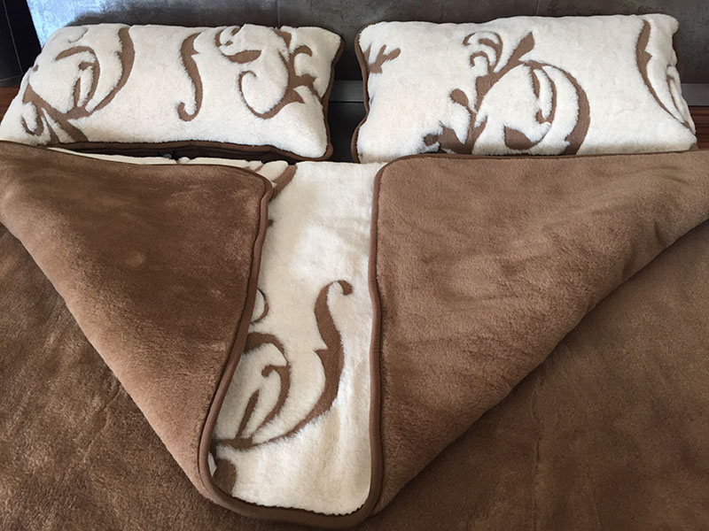 4 Pościel wełniana Camel z wełny wielbłądziej Szlachecka 200x200 + Materac wełniany
