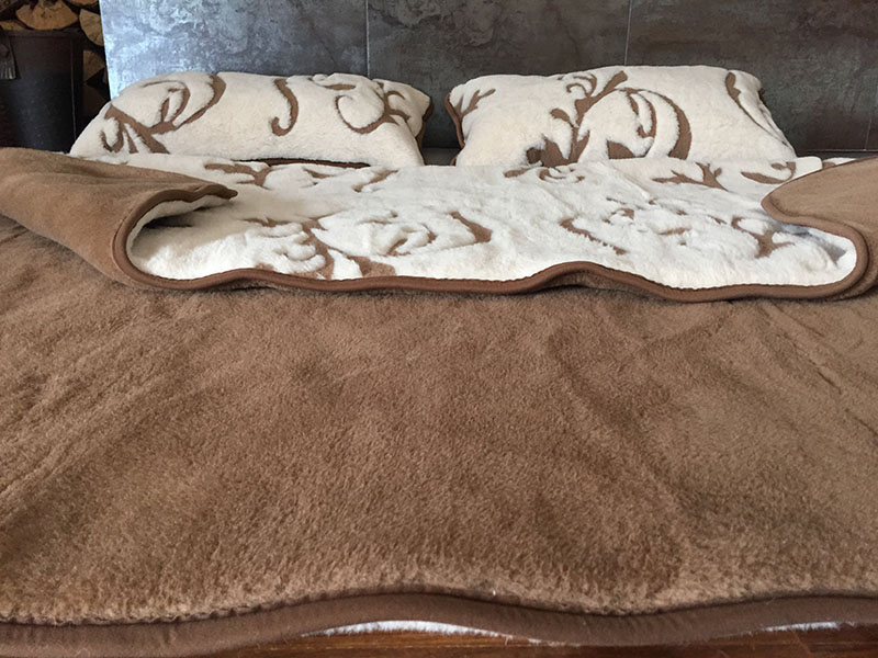 8 Pościel wełniana Camel z wełny wielbłądziej Szlachecka 200x200 + Materac wełniany