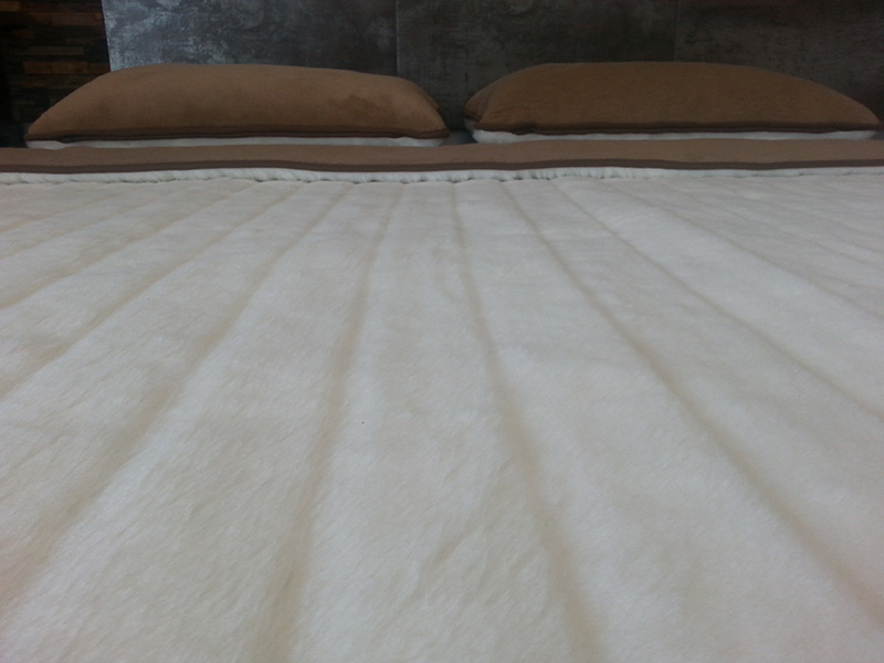 11 Pościel z wełny Camel Ciemny + Kaszmir Pasy 180x200 + Materac wełniany