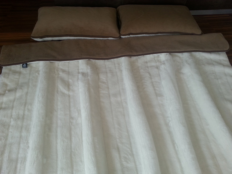 12 Pościel z wełny Camel Ciemny + Kaszmir Pasy 180x200 + Materac wełniany