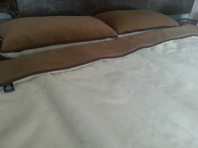 13 Pościel z wełny Camel Ciemny + Kaszmir Pasy 180x200 + Materac wełniany