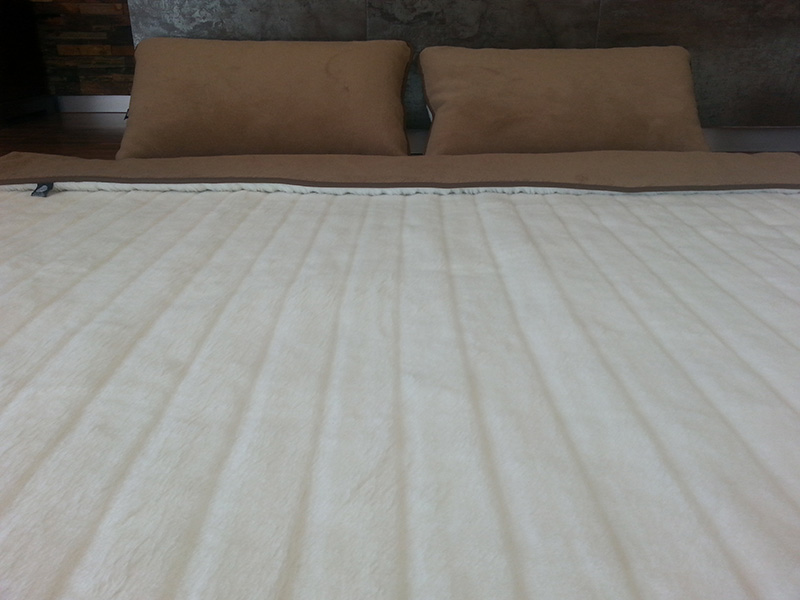 14 Pościel z wełny Camel Ciemny + Kaszmir Pasy 180x200 + Materac wełniany