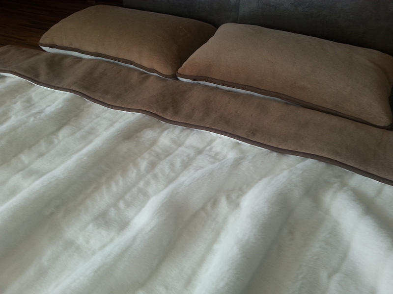 18 Pościel z wełny Camel Ciemny + Kaszmir Pasy 180x200 + Materac wełniany