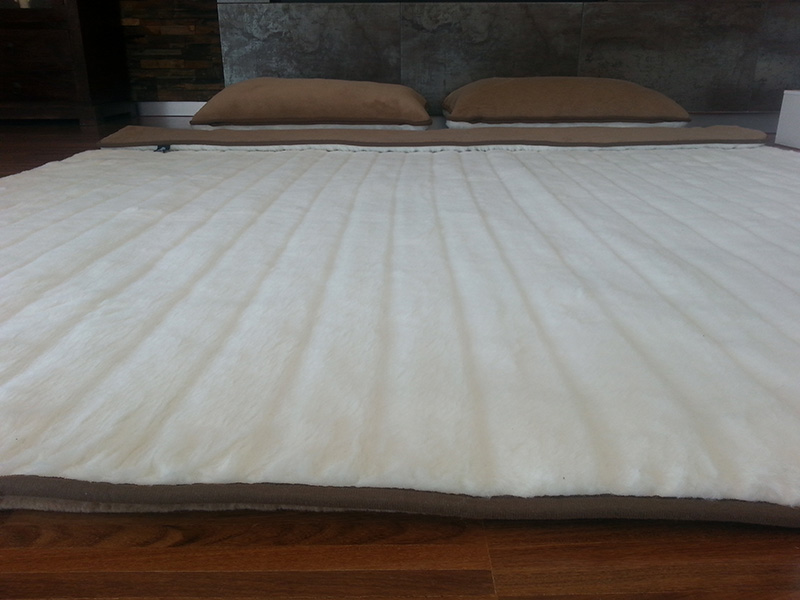 20 Pościel z wełny Camel Ciemny + Kaszmir Pasy 180x200 + Materac wełniany