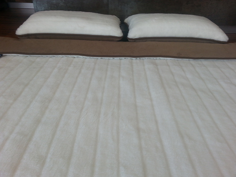 23 Pościel z wełny Camel Ciemny + Kaszmir Pasy 180x200 + Materac wełniany