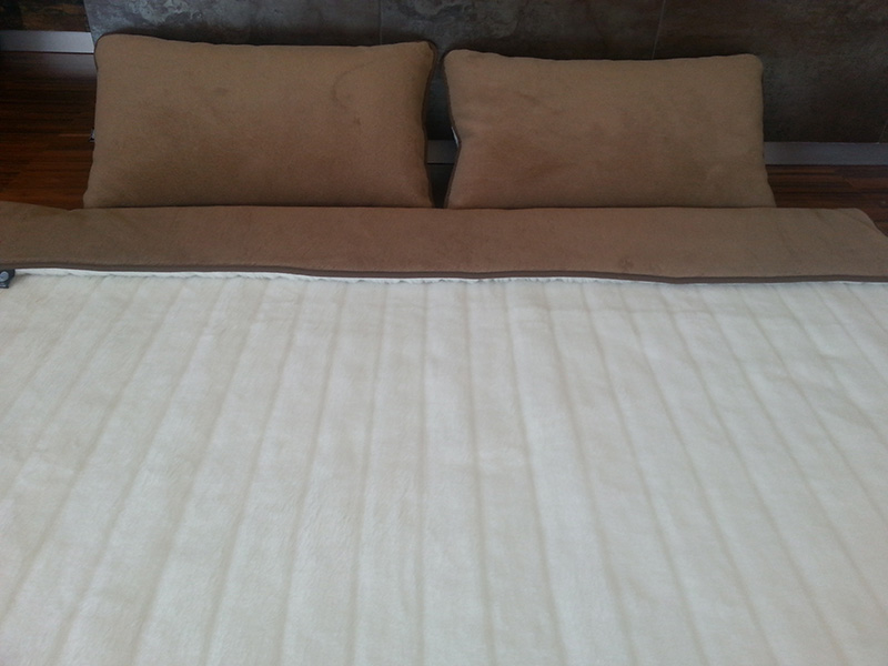 26 Pościel z wełny Camel Ciemny + Kaszmir Pasy 180x200 + Materac wełniany