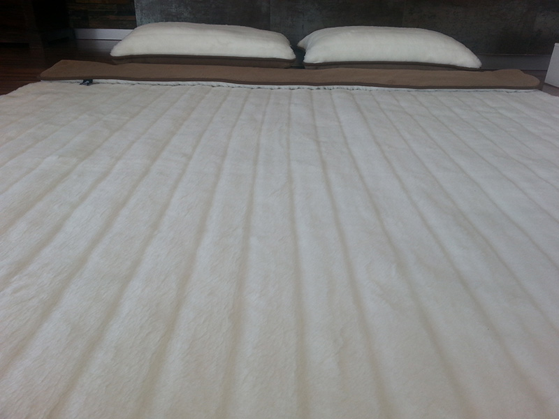 27 Pościel z wełny Camel Ciemny + Kaszmir Pasy 180x200 + Materac wełniany